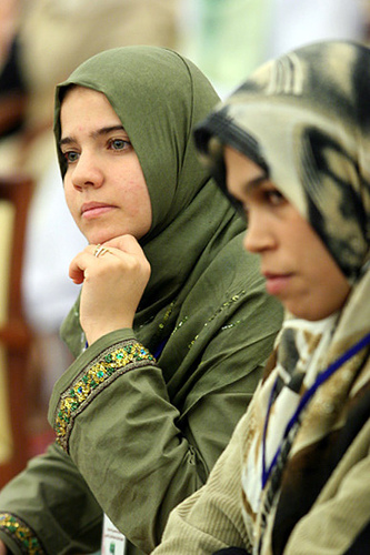 Female Quran tutor attending the online session