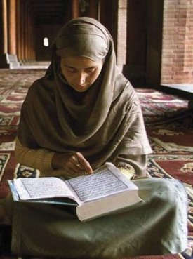 A female teacher of Holy Quran education
